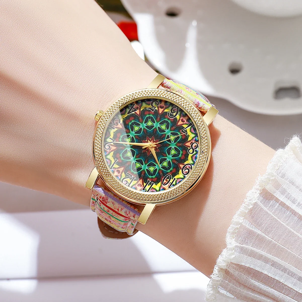 깜짝 선물 상자에 담긴 보헤미안 스타일 여성용 시계,  - Women'S Fashion Quartz Watch 리뷰 및 가격